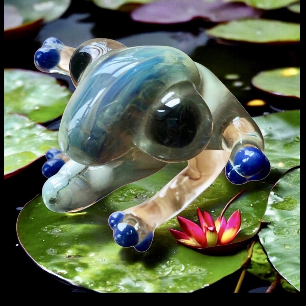 Hand Blown Marbled Clear Art Glass Frog Figurine Sculpture Big Eyes 3” Artisan